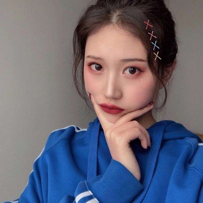 黑发尤物。。。。。。