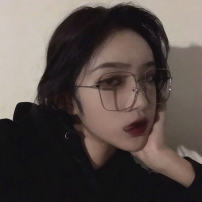 他不配