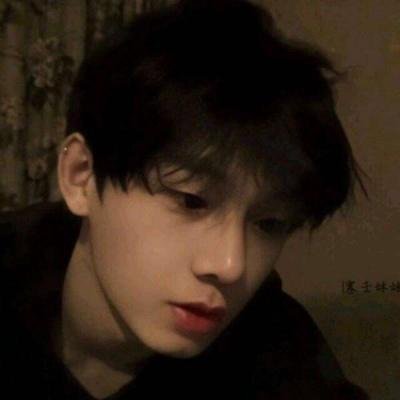 执伞者