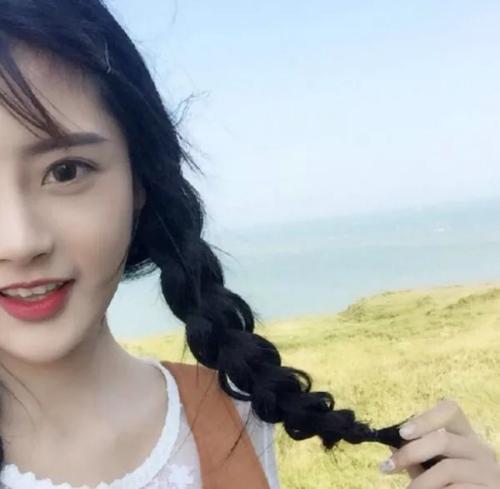 旧时光的帅气少年